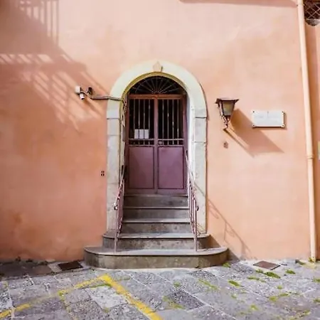 Storico Palazzo Di Con Abbonamento Auto 아파트 *