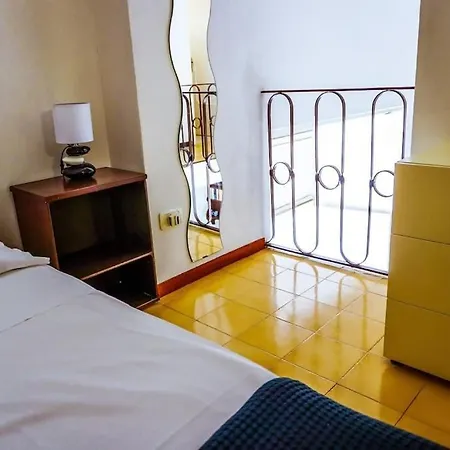 Storico Palazzo Di Con Abbonamento Auto 아파트 *