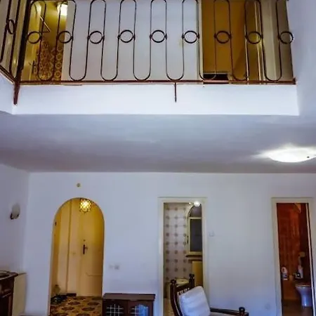Storico Palazzo Di Con Abbonamento Auto 아파트 *