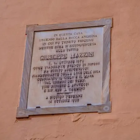 Storico Palazzo Di Con Abbonamento Auto * 가에타